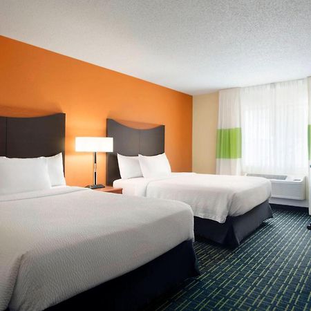 Fairfield Inn & Suites By Marriott שמפיין מראה חיצוני תמונה