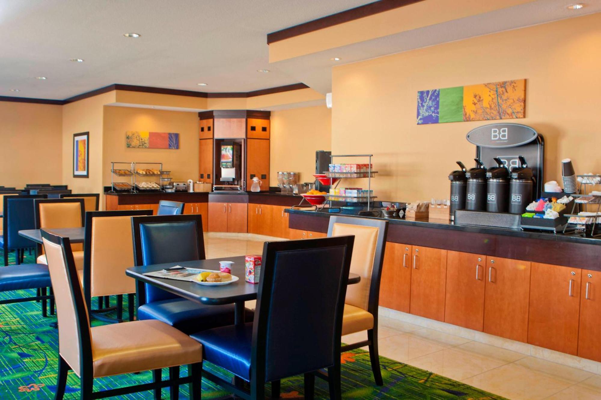 Fairfield Inn & Suites By Marriott שמפיין מראה חיצוני תמונה