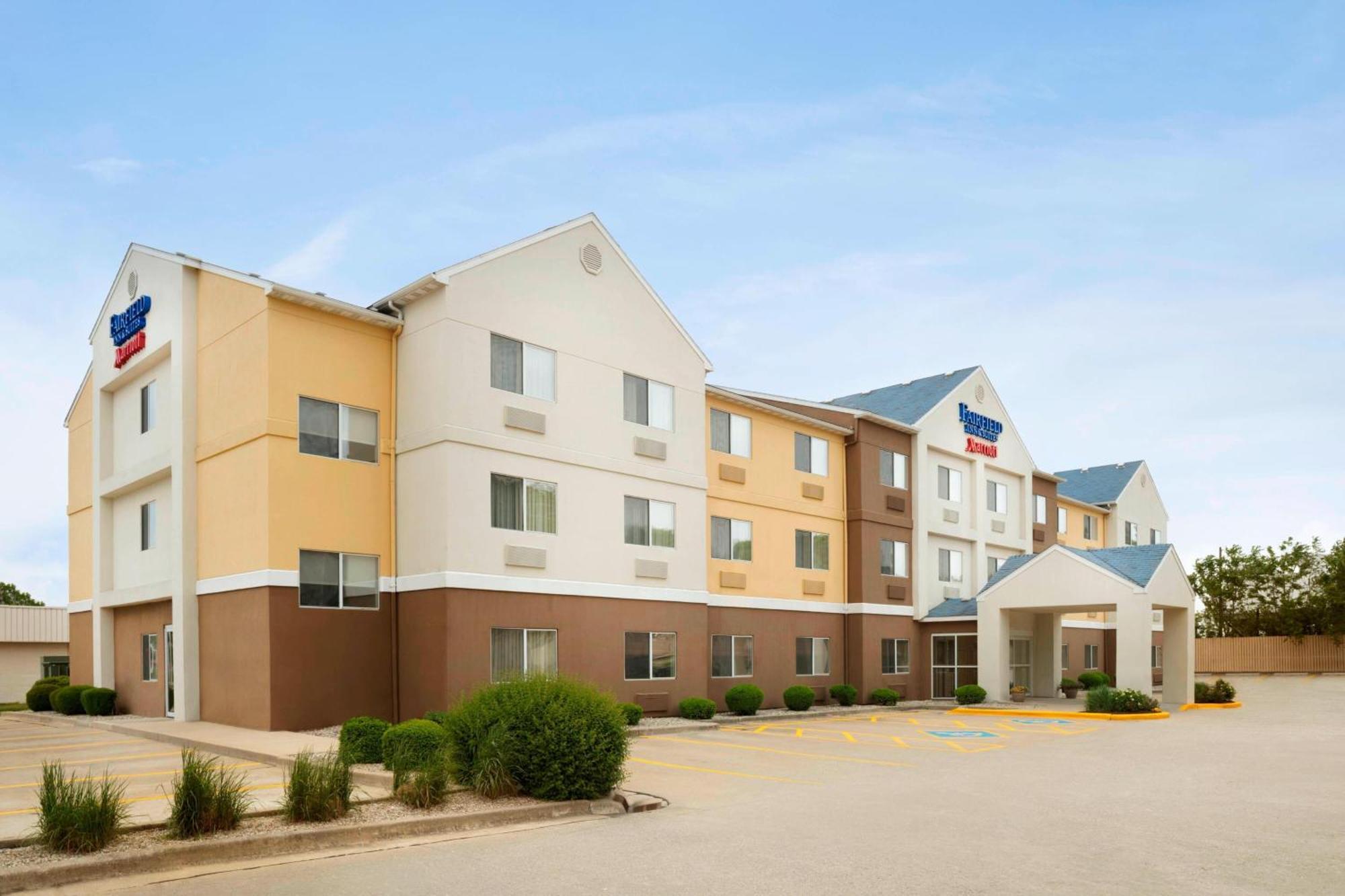 Fairfield Inn & Suites By Marriott שמפיין מראה חיצוני תמונה