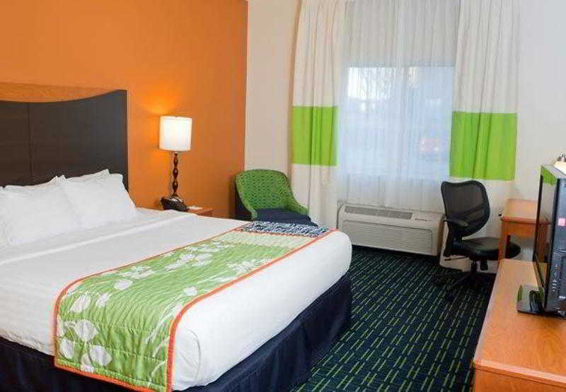 Fairfield Inn & Suites By Marriott שמפיין חדר תמונה